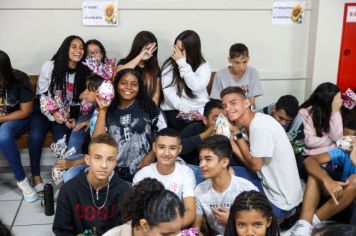 Foto - Entrega de ovos de Páscoa  EMEB Jumirim e Creche Denise.