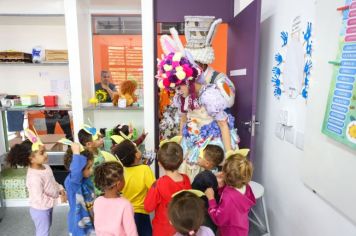 Foto - Entrega de ovos de Páscoa  EMEB Jumirim e Creche Denise.