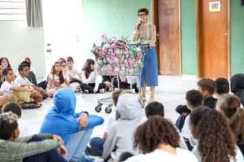 Foto - Entrega de ovos de Páscoa  EMEB Jumirim e Creche Denise.