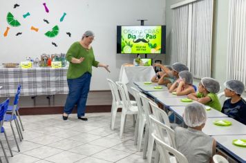 Foto - Atividade de Dia dos Pais no CRAS (tortinha de limão)