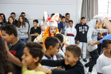 Foto - Entrega de ovos de Páscoa  EMEB Jumirim e Creche Denise.