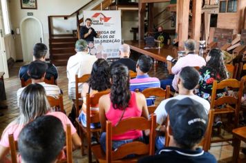 Foto - Entrega de Títulos de Regularização de Imóveis (26/04/24)