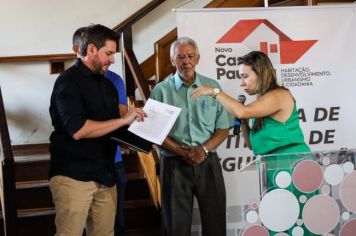 Foto - Entrega de Títulos de Regularização de Imóveis (26/04/24)