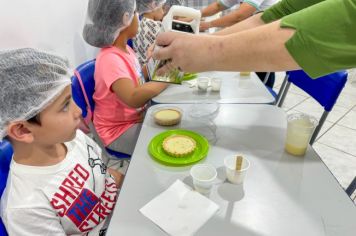 Foto - Atividade de Dia dos Pais no CRAS (tortinha de limão)