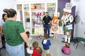 Foto - Entrega de ovos de Páscoa  EMEB Jumirim e Creche Denise.