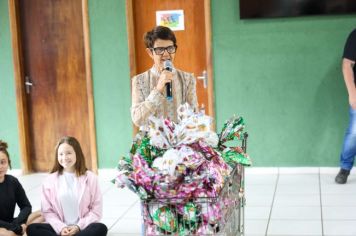 Foto - Entrega de ovos de Páscoa  EMEB Jumirim e Creche Denise.