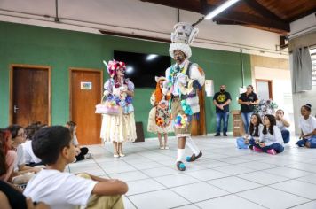 Foto - Entrega de ovos de Páscoa  EMEB Jumirim e Creche Denise.