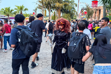 Foto relacionada - Adolescentes atendidas pelo CRAS de Jumirim visitam o parque Hopi Hari