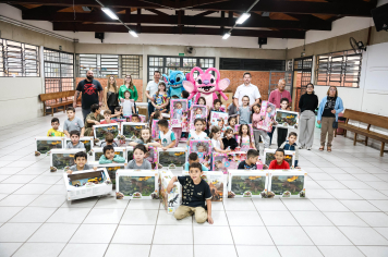 Foto - Entrega de Presentes 10/10/2025