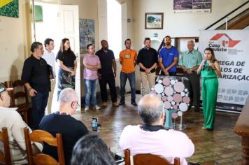 Foto - Entrega de Títulos de Regularização de Imóveis (26/04/24)