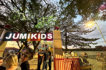 Foto relacionada - Prefeitura de Jumirim inaugura Parque Jumikids “Antônio Dias Magalhães (Toinho)” com grande festa para a comunidade.