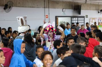 Foto - Entrega de ovos de Páscoa  EMEB Jumirim e Creche Denise.