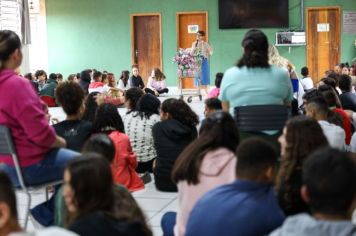 Foto - Entrega de ovos de Páscoa  EMEB Jumirim e Creche Denise.