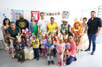 Foto - Entrega de ovos de Páscoa  EMEB Jumirim e Creche Denise.