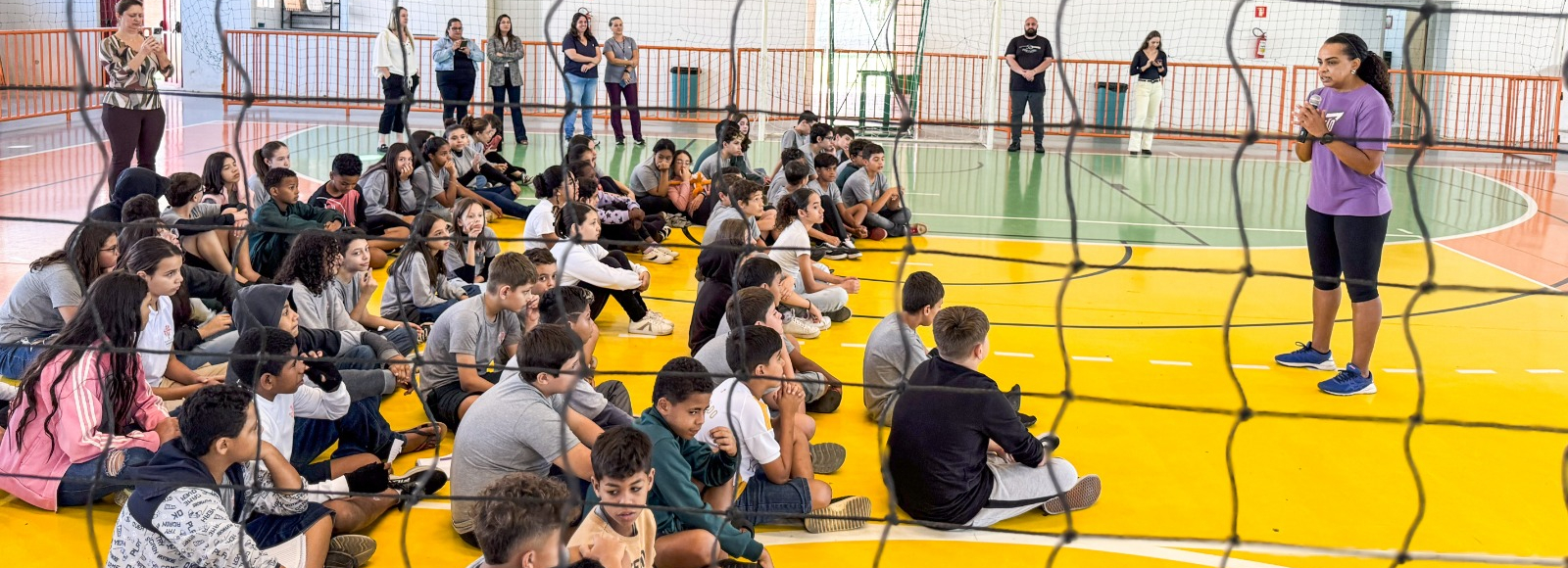 Ex-jogadora Fofão visita escola EMEB - Mário Covas Junior em Jumirim em ação especial do Sesc