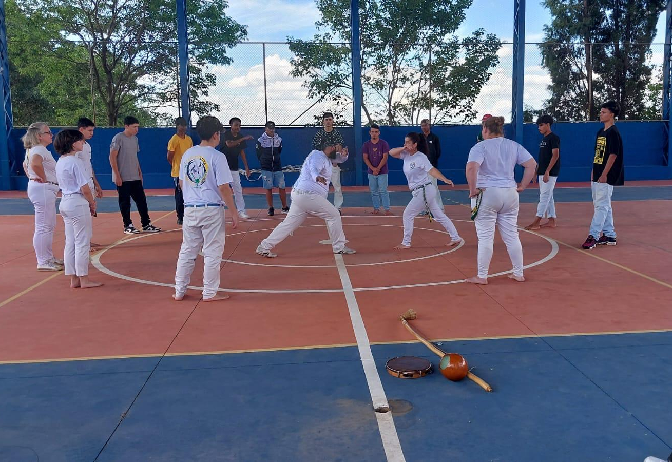 Grupo de Capoeira da Secretaria de Cultua e Esporte de Jumirim participa de projeto cultural em escola estadual