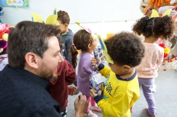 Foto - Entrega de ovos de Páscoa  EMEB Jumirim e Creche Denise.