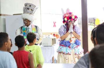 Foto - Entrega de ovos de Páscoa  EMEB Jumirim e Creche Denise.