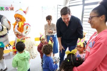 Foto - Entrega de ovos de Páscoa  EMEB Jumirim e Creche Denise.