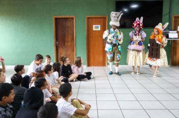 Foto - Entrega de ovos de Páscoa  EMEB Jumirim e Creche Denise.