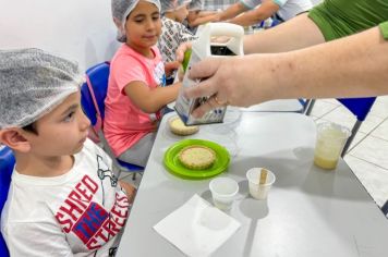 Foto - Atividade de Dia dos Pais no CRAS (tortinha de limão)