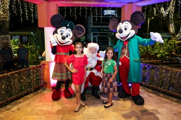Foto relacionada - Chegada do Papai Noel em Jumirim encanta famílias na Praça Nossa Senhora Aparecida