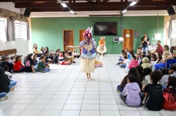 Foto - Entrega de ovos de Páscoa  EMEB Jumirim e Creche Denise.