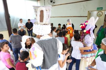 Foto - Entrega de ovos de Páscoa  EMEB Jumirim e Creche Denise.