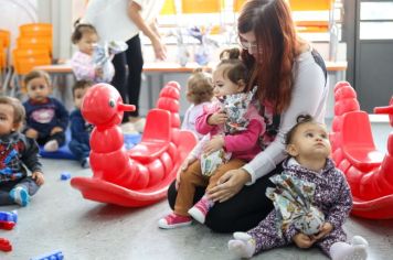 Foto - Entrega de ovos de Páscoa  EMEB Jumirim e Creche Denise.