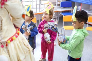 Foto - Entrega de ovos de Páscoa  EMEB Jumirim e Creche Denise.