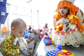 Foto - Entrega de ovos de Páscoa  EMEB Jumirim e Creche Denise.