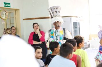 Foto - Entrega de ovos de Páscoa  EMEB Jumirim e Creche Denise.