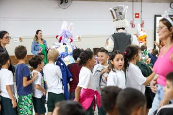 Foto - Entrega de ovos de Páscoa  EMEB Jumirim e Creche Denise.