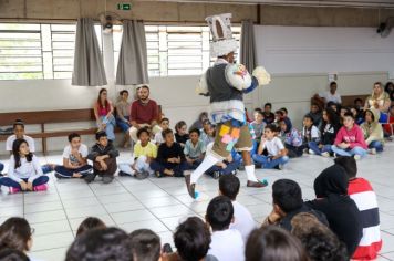 Foto - Entrega de ovos de Páscoa  EMEB Jumirim e Creche Denise.