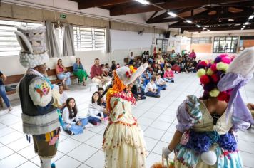 Foto - Entrega de ovos de Páscoa  EMEB Jumirim e Creche Denise.