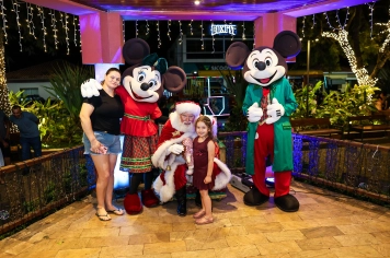 Foto relacionada - Chegada do Papai Noel em Jumirim encanta famílias na Praça Nossa Senhora Aparecida