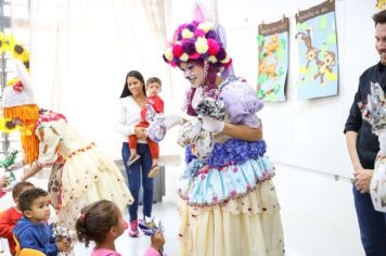 Foto - Entrega de ovos de Páscoa  EMEB Jumirim e Creche Denise.