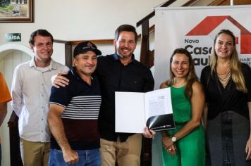 Foto - Entrega de Títulos de Regularização de Imóveis (26/04/24)